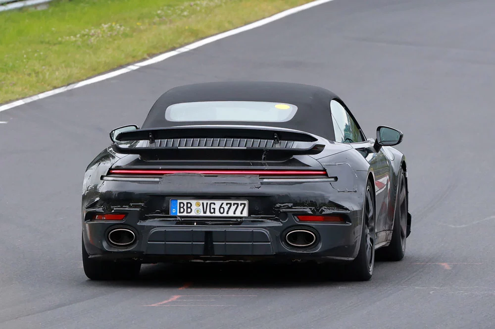 Al Porsche 911 Cabrio también le llega la hibridación 2 Motor16 Porsche 992 turbo s facelift 15 Motor16