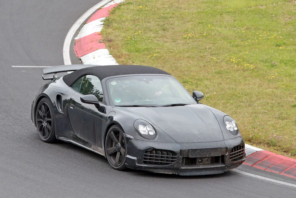 Al Porsche 911 Cabrio también le llega la hibridación 7 Motor16 Porsche 992 turbo s facelift 4 Motor16