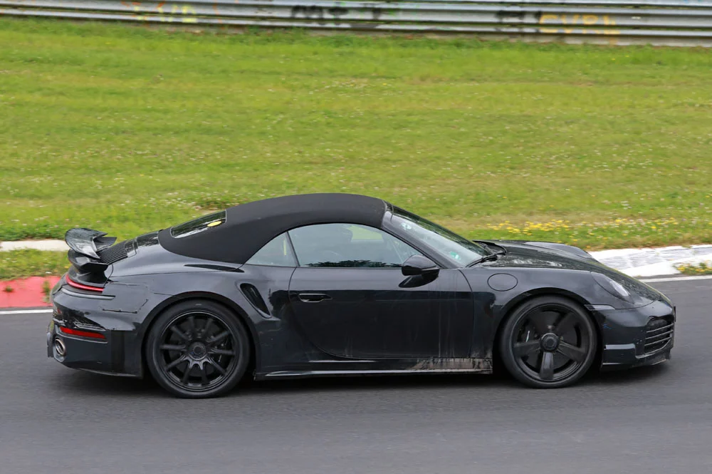Al Porsche 911 Cabrio también le llega la hibridación 10 Motor16 Porsche 992 turbo s facelift 7 Motor16