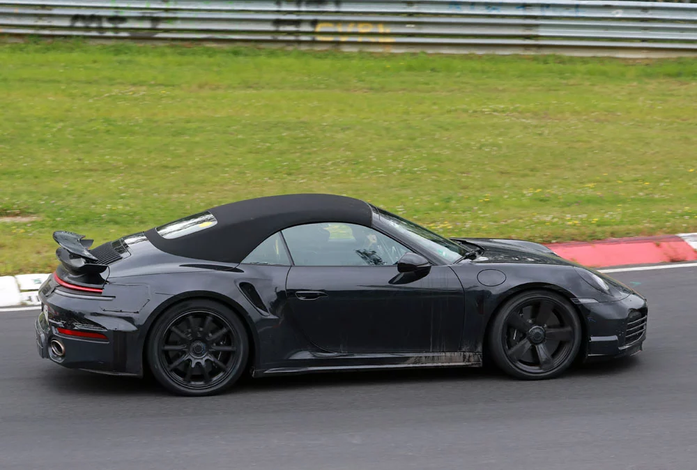 Al Porsche 911 Cabrio también le llega la hibridación 3 Motor16 Porsche 992 turbo s facelift 8 Motor16