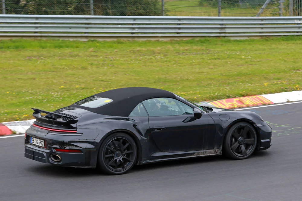 Al Porsche 911 Cabrio también le llega la hibridación 12 Motor16 Porsche 992 turbo s facelift 9 Motor16