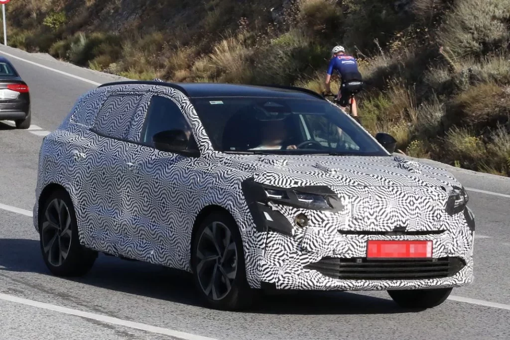 El nuevo Renault Austral ya está en la carretera 7 Motor16 Renault Austral facelift 4 Motor16