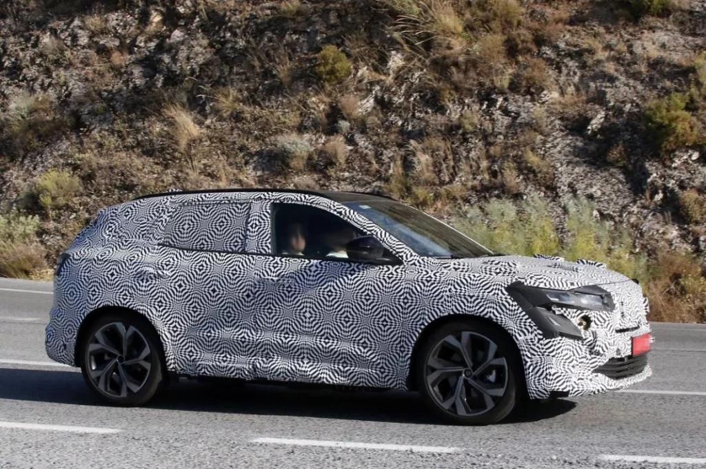 El nuevo Renault Austral ya está en la carretera 9 Motor16 Renault Austral facelift 6 Motor16