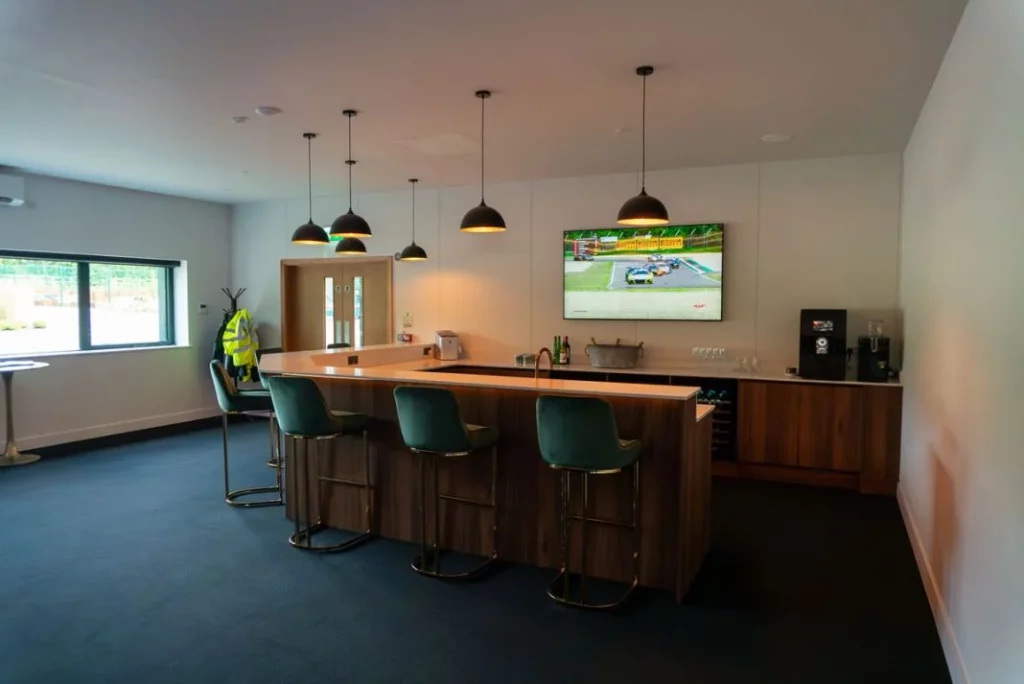 SHY Automotive, el 'hotel' inglés, de 5 estrellas, para coches exclusivos 15 Motor16 SHY Automotive 14 Motor16