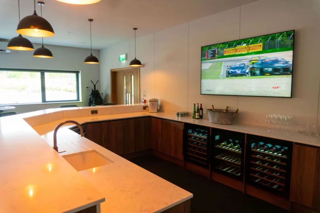 SHY Automotive, el 'hotel' inglés, de 5 estrellas, para coches exclusivos 16 Motor16 SHY Automotive 15 Motor16