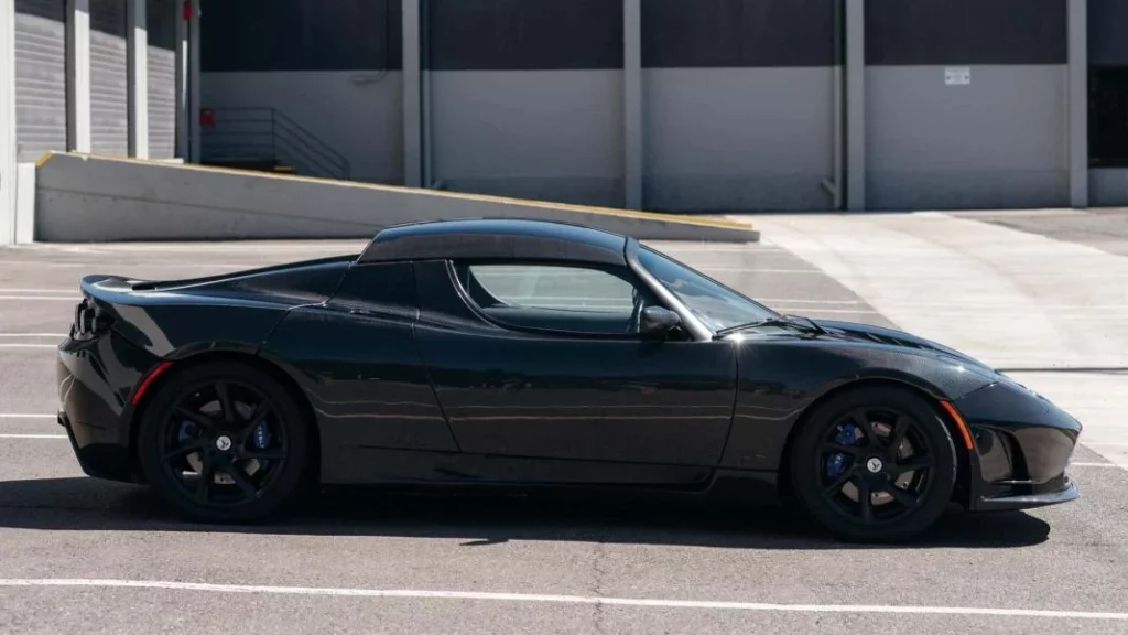 Un Tesla Roadster restaurado es subastado a más del doble de su precio original 2 Motor16 ¿A qué precio se subastará este Tesla Roadster?