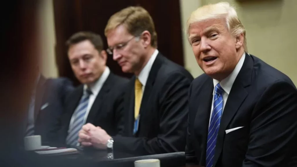Trump se posiciona en contra de los coches eléctricos y Elon Musk lo desmiente.