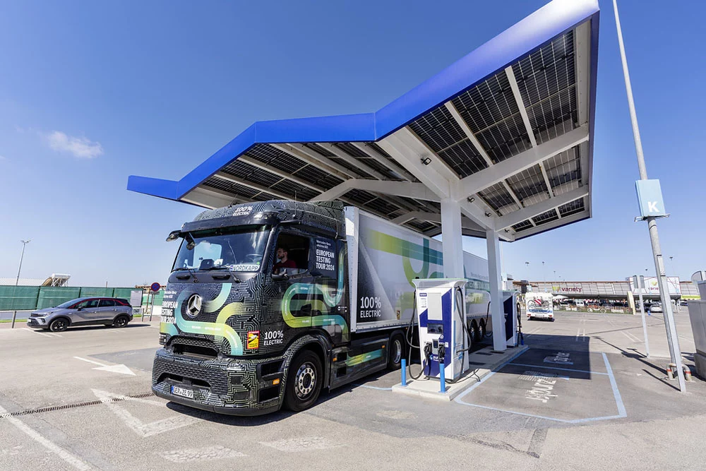 El largo viaje de Cabo Norte a Tarifa en el supercamión eléctrico de Mercedes 26 Motor16 VIAJE MERCEDES EACTROS 22 Motor16