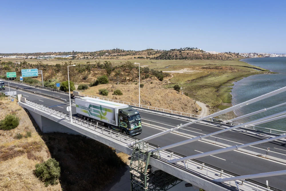 El largo viaje de Cabo Norte a Tarifa en el supercamión eléctrico de Mercedes 28 Motor16 VIAJE MERCEDES EACTROS 24 Motor16