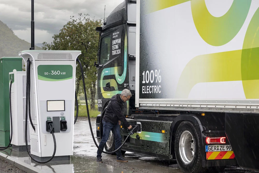 El largo viaje de Cabo Norte a Tarifa en el supercamión eléctrico de Mercedes 4 Motor16 VIAJE MERCEDES EACTROS 6 Motor16