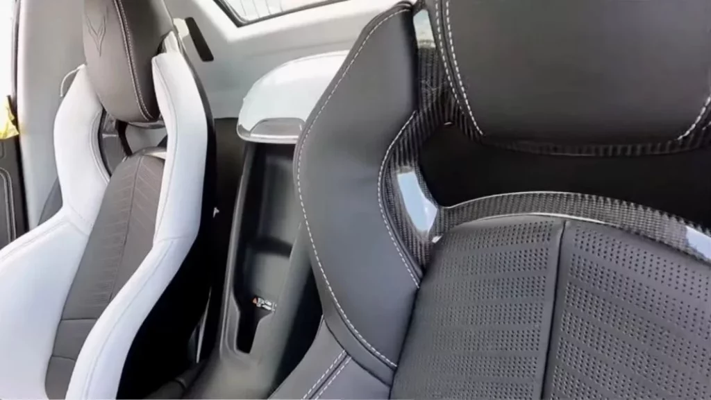 Cuando te compras un Corvette, abres la puerta y te encuentras estos asientos… ¿a quién querrías matar? 1 Motor16 El grave problema que tuvo este Corvette