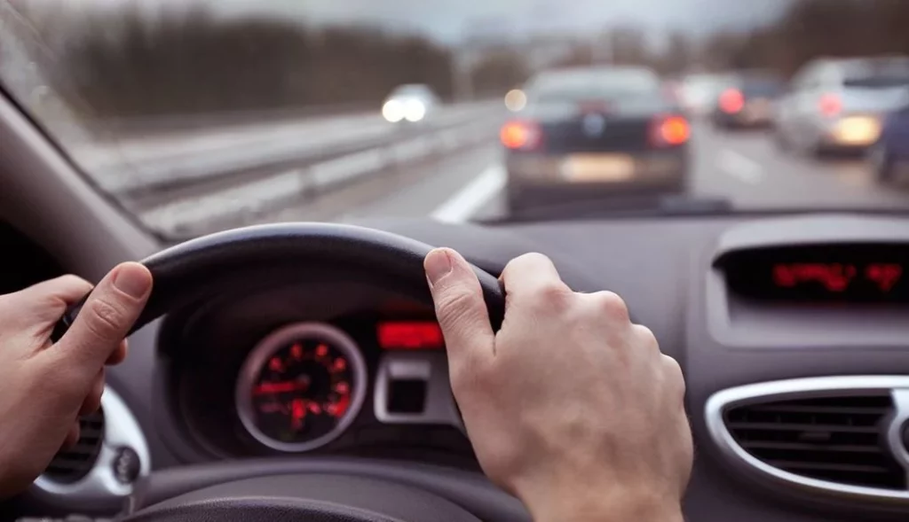 Si no quieres acabar en una cuneta en tu viaje de vacaciones más te vale revisar el calzado de tu coche 3 Motor16 conduccion segura