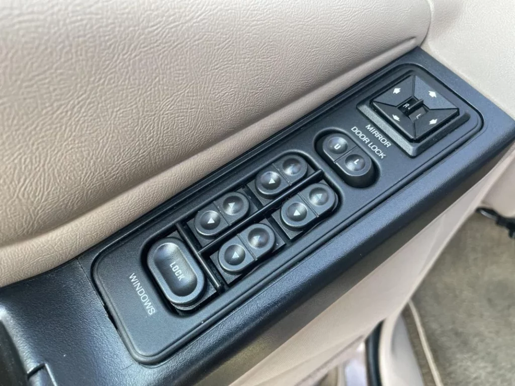 ford explorer parque jurasico 105 Motor16