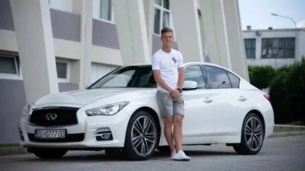 Ni Ferrari ni Lamborghini: este es el "humilde" coche que conduce Dani Olmo 1 Motor16 ¿Cuál es el coche que conduce Dani Olmo?