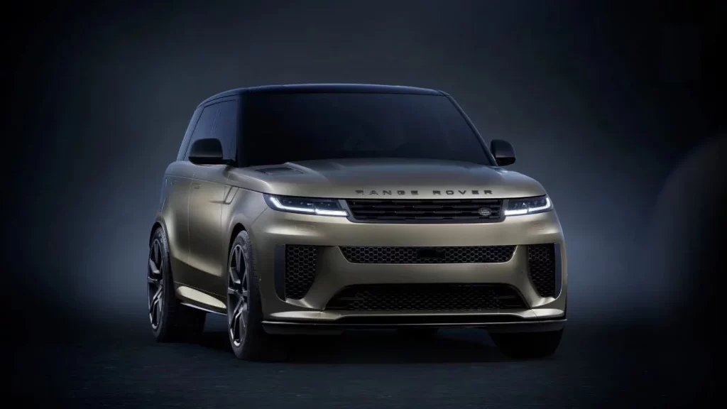 El impresionante pick up en el que se mueve Carlos Alcaraz en Wimbledon 2 Motor16 ¿Qué características tiene el Range Rover que traslada a Carlos Alcaraz?