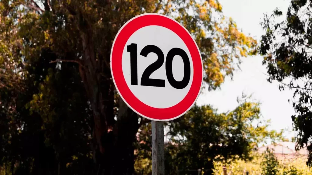 El único caso en el que la DGT te deja circular a 150 km/h sin poner la excusa de la emergencia y sin multarte 2 Motor16 limite velocidad 120 km h Motor16