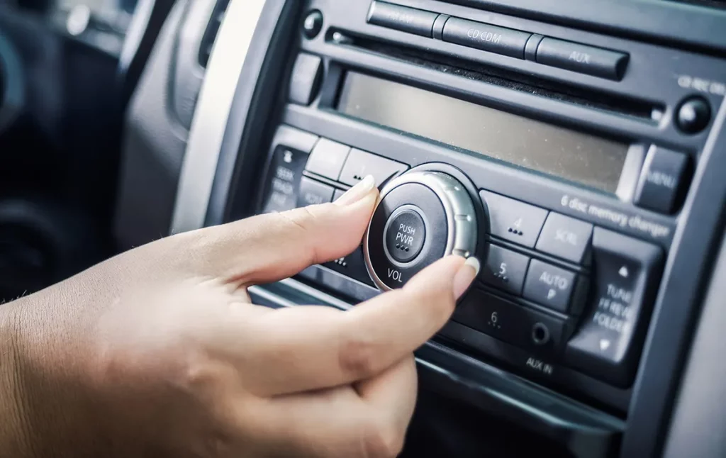 manejar radio coche Motor16
