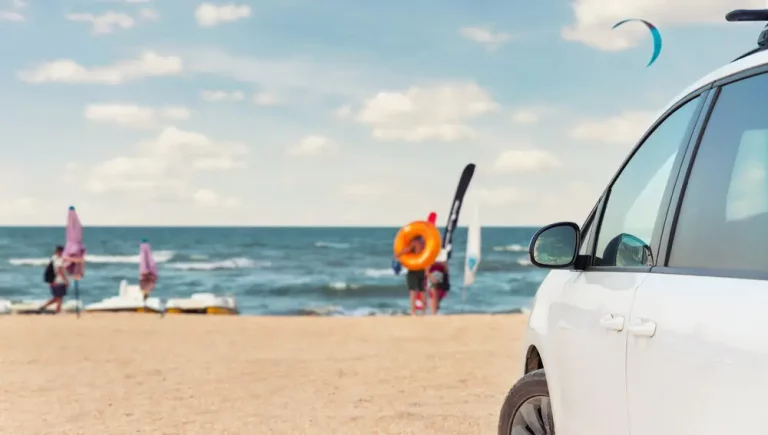 Tres lugares donde jamás debes aparcar tu coche cuando estás de vacaciones si no quieres que acabe como Bob Esponja