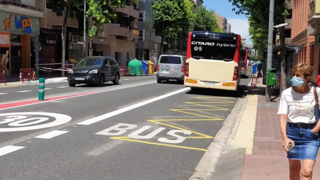 ¿Quién puede circular por el carril bus?