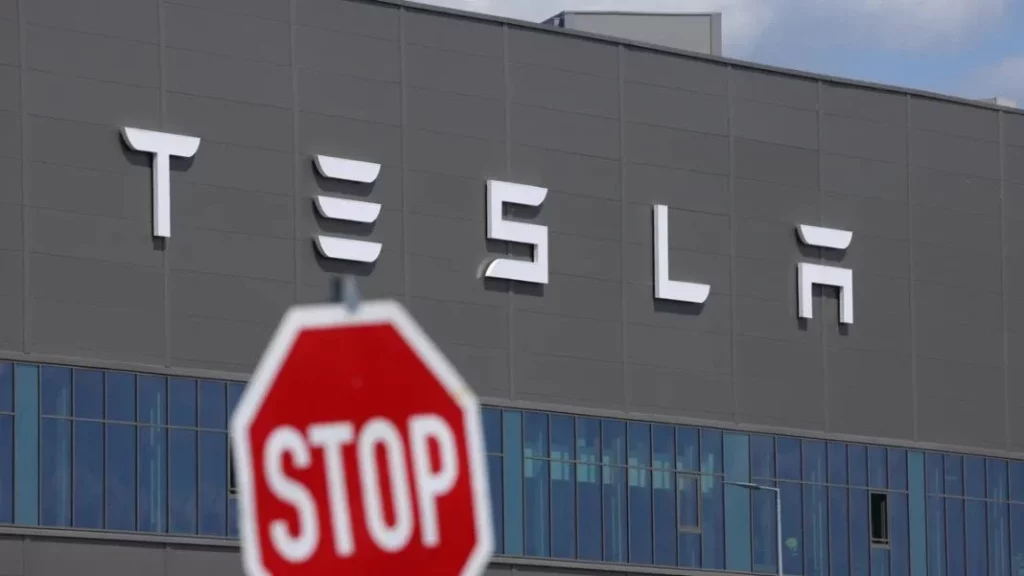 El sorprendente ‘robo’ de tazas de café en la gigafactoria de Tesla en Alemania 1 Motor16 ¿Cómo reaccionará Tesla ante este robo de tazas?