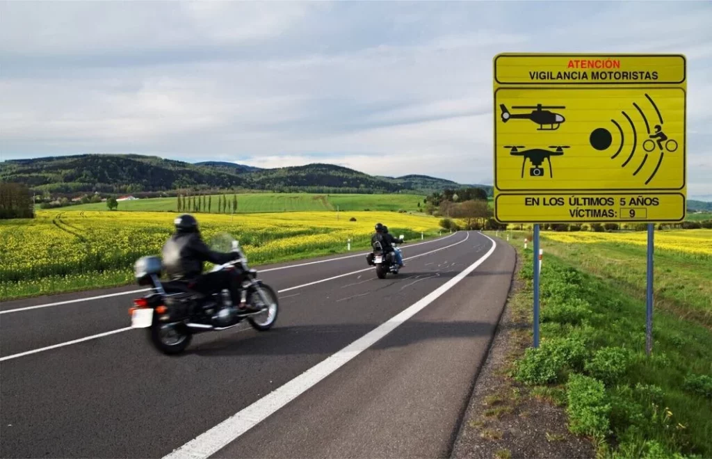 Estas son las nuevas normas que prepara la DGT para los motoristas 82 Motor16 frágil