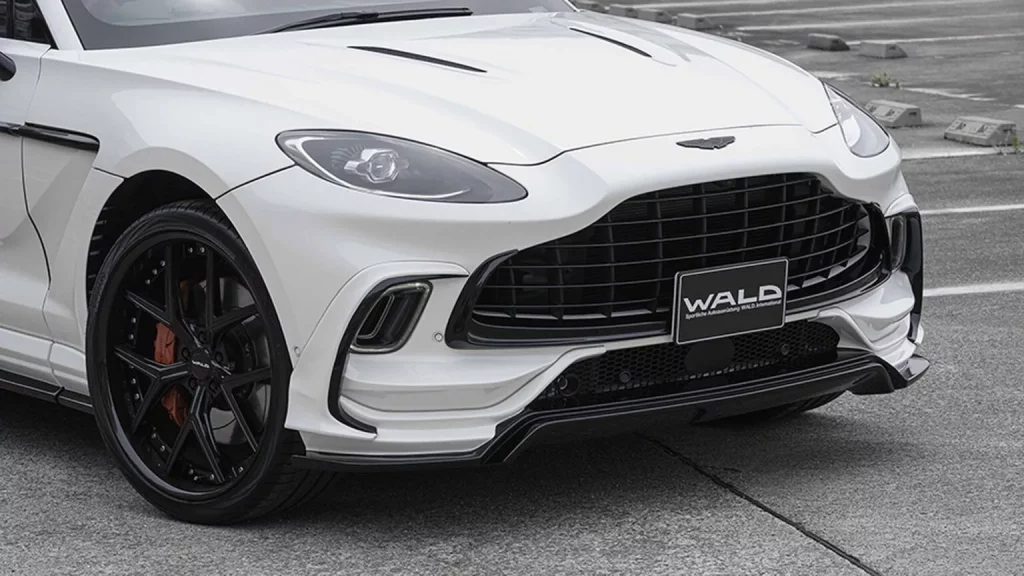 El Aston Martin DBX gana puntos gracias a Wald International 15 Motor16 2024 Aston Martin DBX Black Bison Edition Wald 12 Motor16