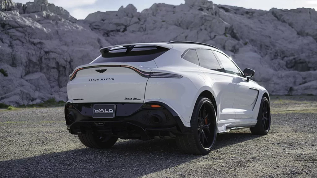 El Aston Martin DBX gana puntos gracias a Wald International 12 Motor16 2024 Aston Martin DBX Black Bison Edition Wald 9 Motor16