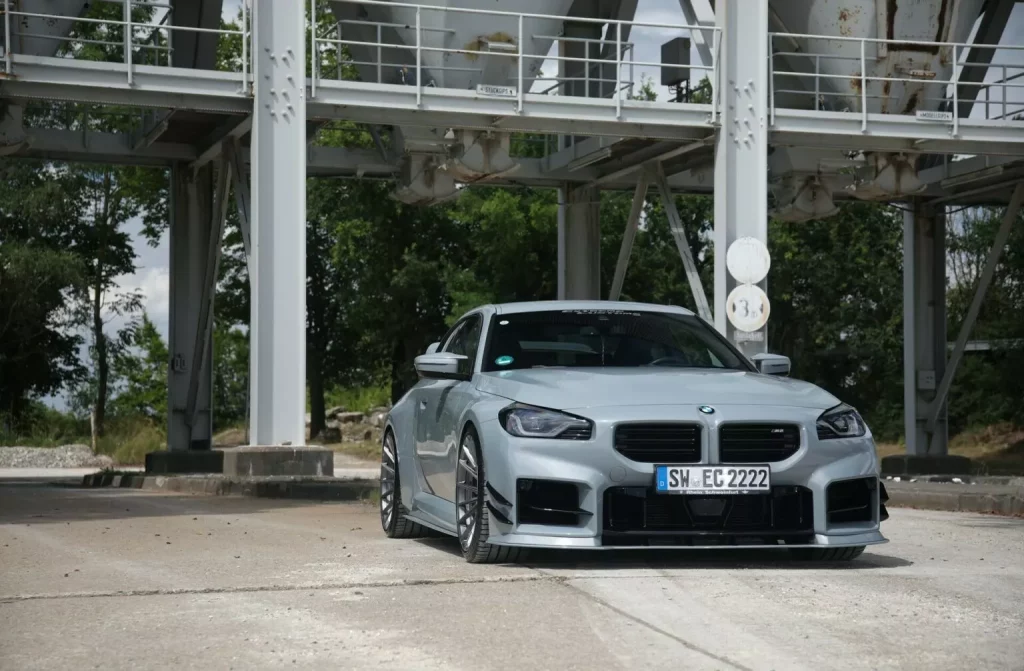 Este vitaminado BMW M2 es tan potente como un salvaje M4 CS 1 Motor16 2024 BMW M2 Extreme Customs. Imagen delantera.