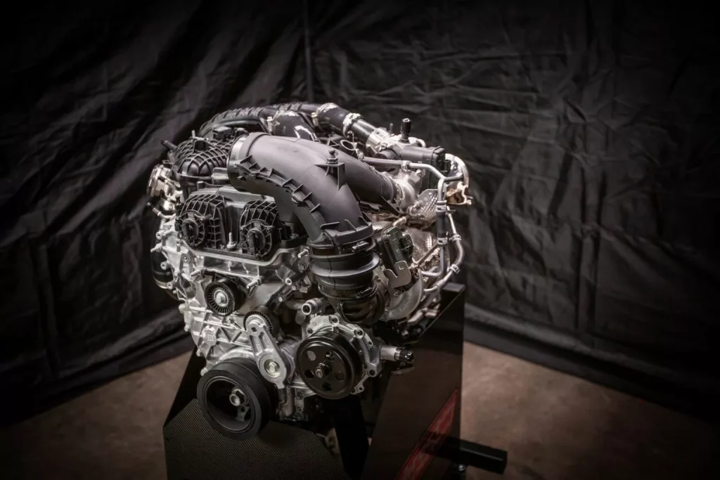 Dodge incorpora nuevos motores y accesorios por el 50 aniversario de Direct Connection 4 Motor16 2024 Dodge HurriCrate Engine 1 Motor16