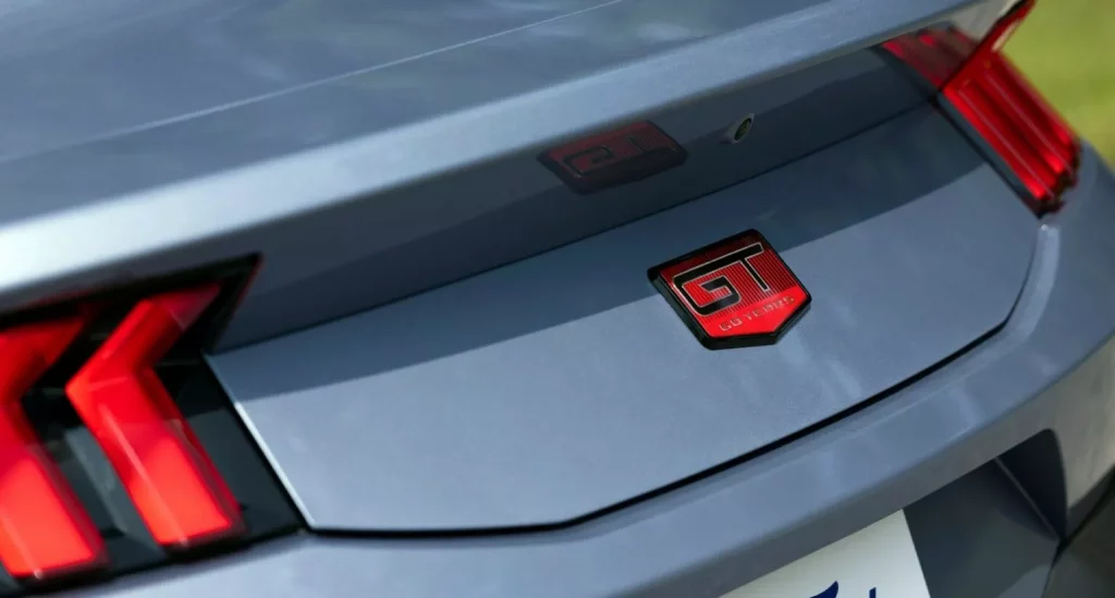 El Ford Mustang se adereza con detalles retro 15 Motor16 2024 Ford Mustang 60th Anniversary 12 Motor16