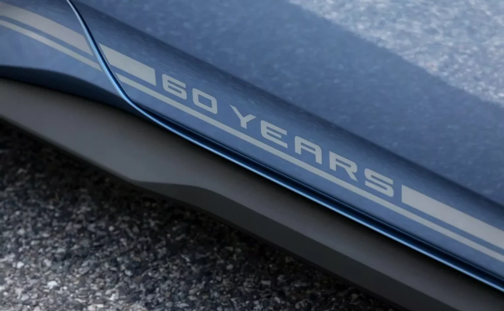 El Ford Mustang se adereza con detalles retro 10 Motor16 2024 Ford Mustang 60th Anniversary 4 Motor16