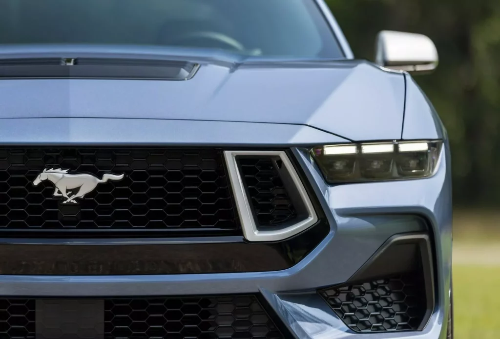 El Ford Mustang se adereza con detalles retro 8 Motor16 2024 Ford Mustang 60th Anniversary 6 Motor16