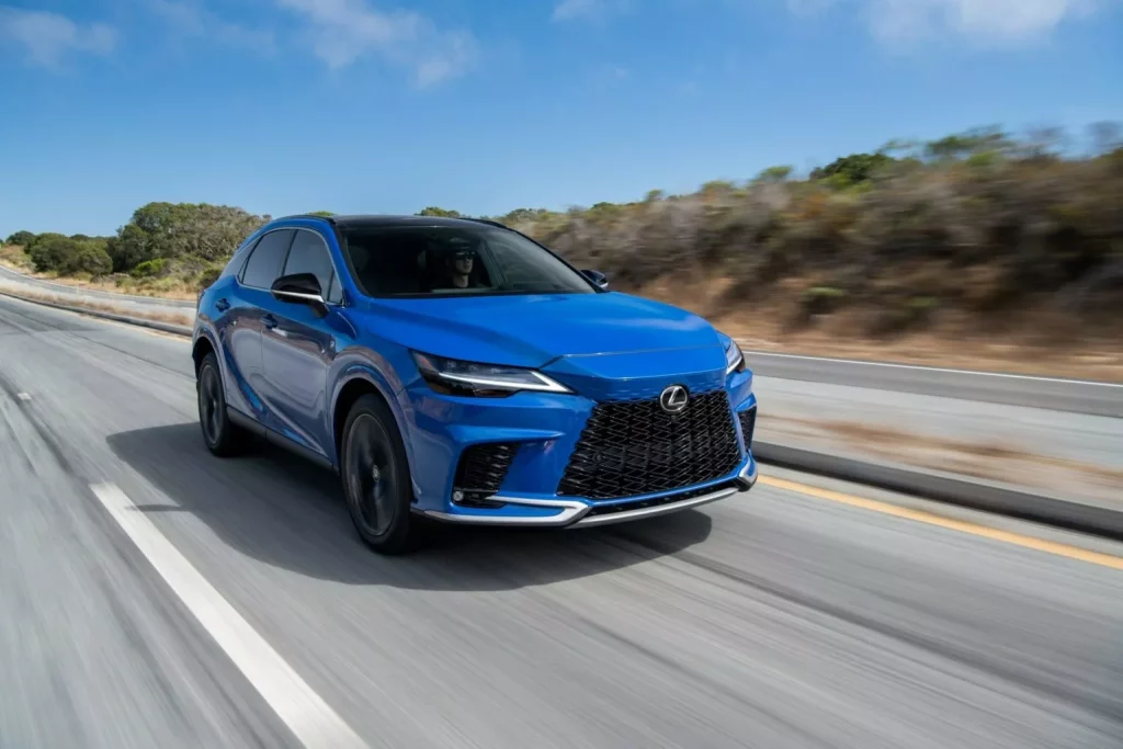 El Lexus RX se pone en forma al otro lado del charco 3 Motor16 2024 Lexus RX USA. Imagen movimiento.