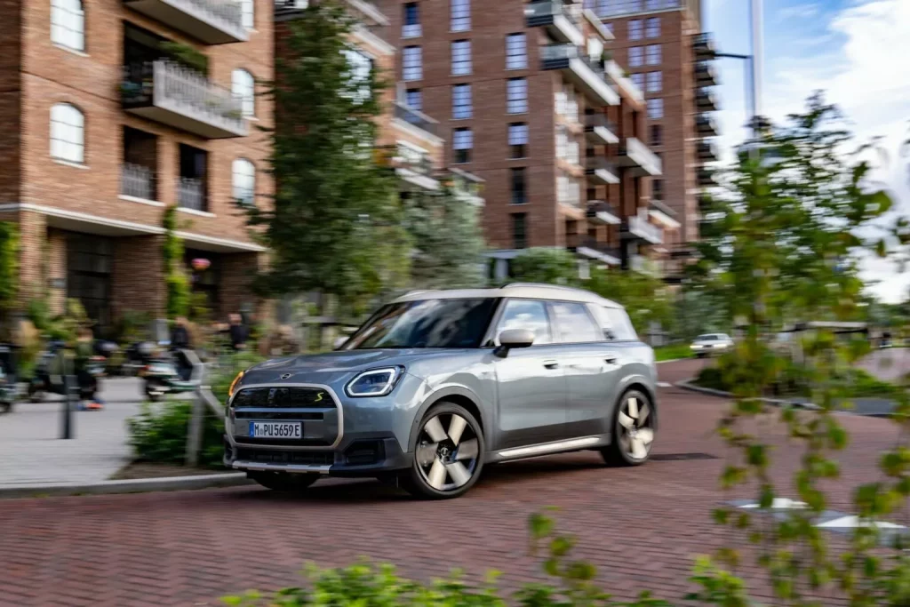 El MINI Countryman eléctrico hace las maletas para viajar a Estados Unidos 9 Motor16 2024 MINI Countryman SE ALL4 3 Motor16