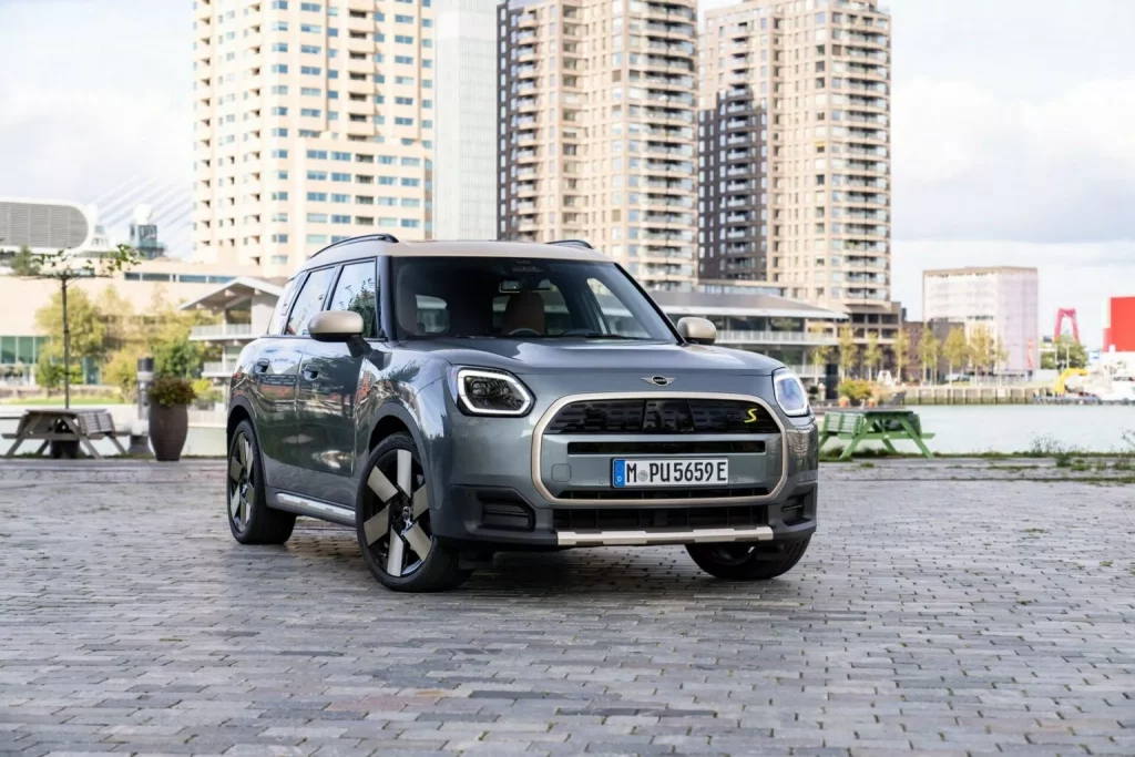 El MINI Countryman eléctrico hace las maletas para viajar a Estados Unidos 5 Motor16 2024 MINI Countryman SE ALL4 7 Motor16