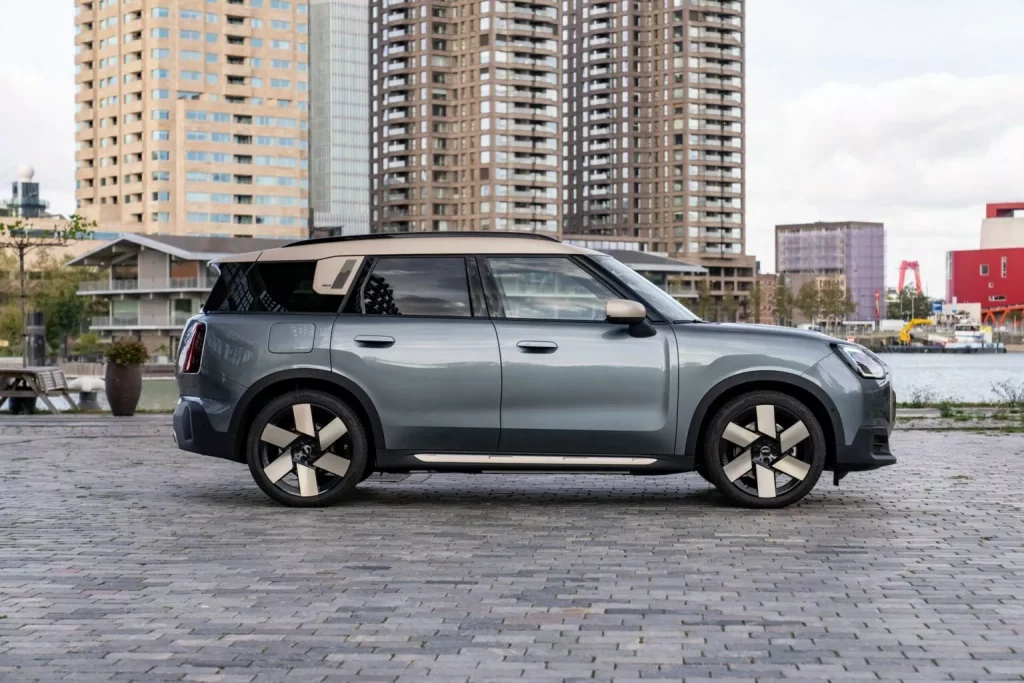 El MINI Countryman eléctrico hace las maletas para viajar a Estados Unidos 6 Motor16 2024 MINI Countryman SE ALL4 9 Motor16