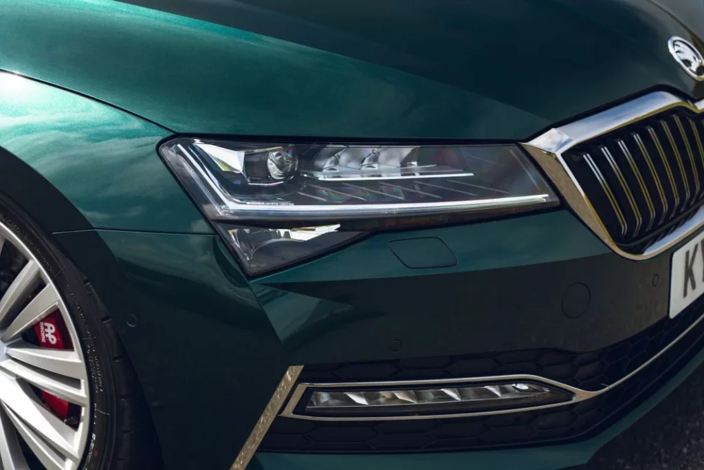 Skoda Superb Combi Speeper Edition: La pesadilla del M3 Touring es única 29 Motor16 2024 Skoda Superb Speeper Edition 25 Motor16