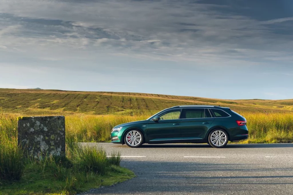 Skoda Superb Combi Speeper Edition: La pesadilla del M3 Touring es única 8 Motor16 2024 Skoda Superb Speeper Edition 5 Motor16