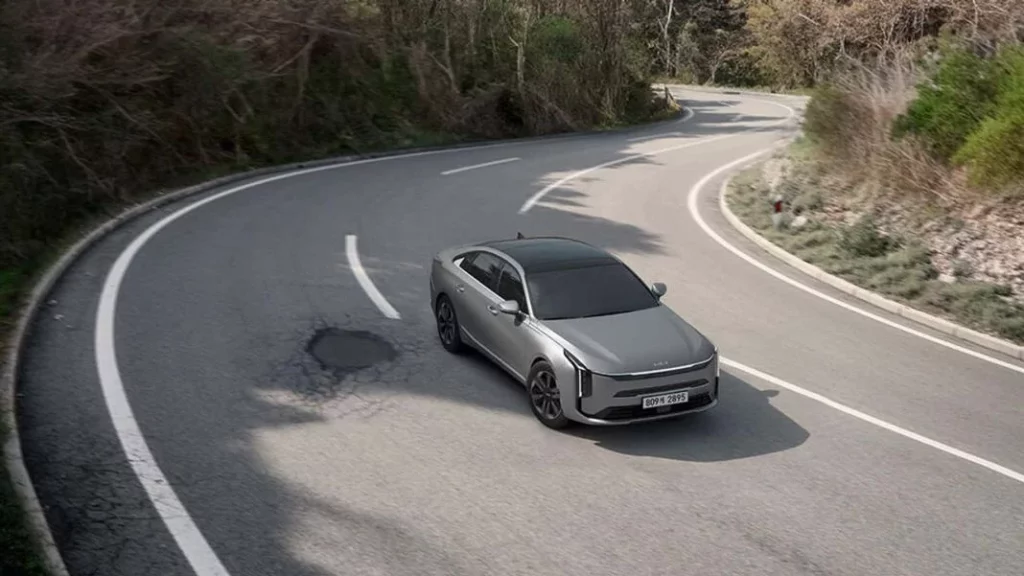 2024 Kia K8. Imagen movimiento.