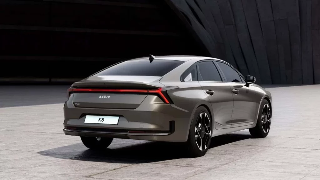 2024 Kia K8. Imagen trasera.