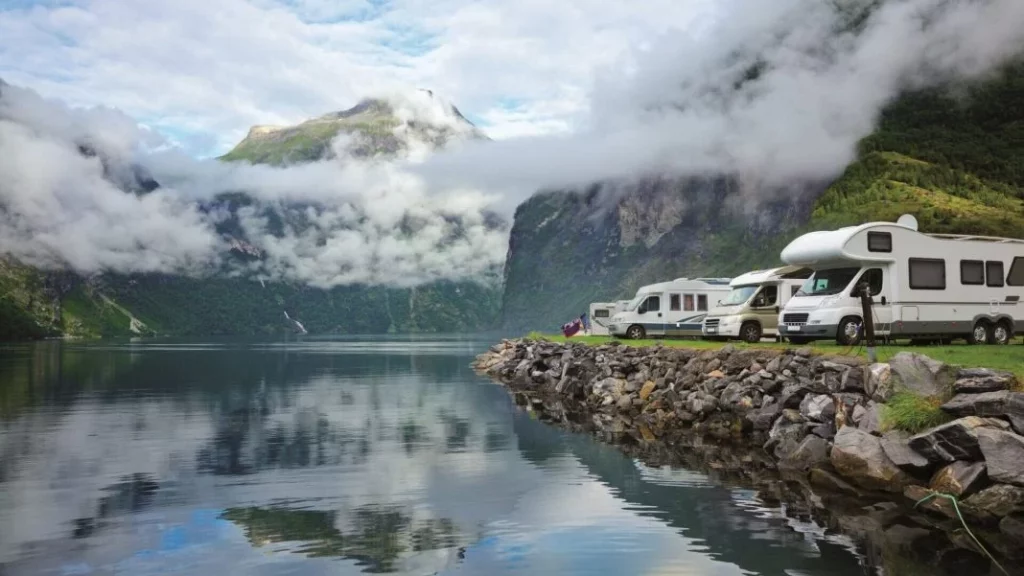 Autocaravana paisaje montana Motor16