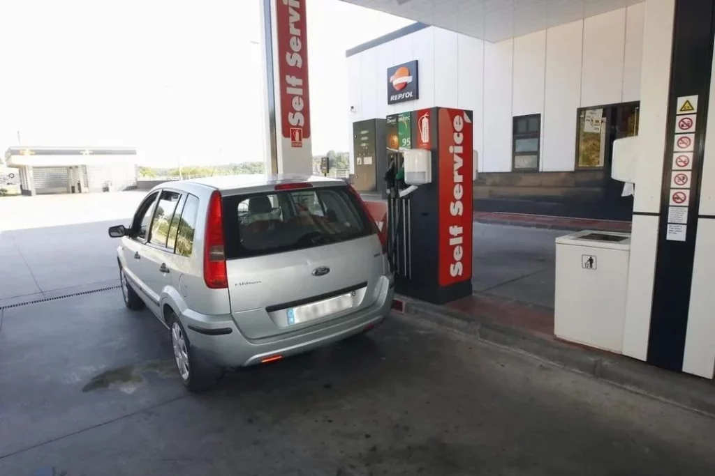 El RGC dispara a Repsol, Moeve, BP y Galp entre otras gasolineras y cambia su modelo de negocio: Así te va a afectar al bolsillo 1 Motor16 gasolinera