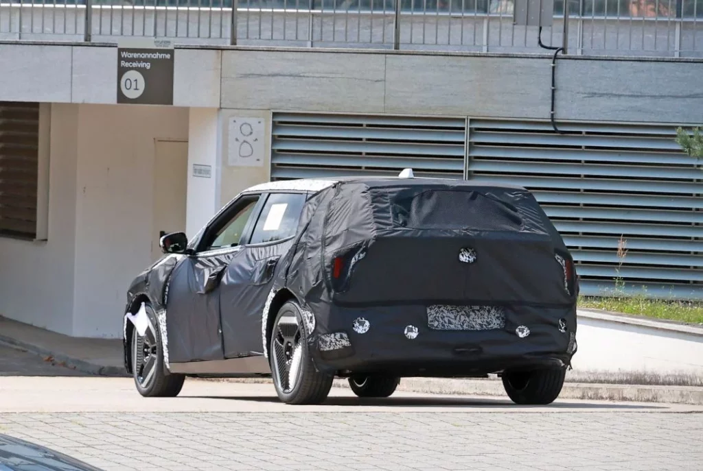 El Kia EV4 también tendrá una carrocería de cinco puertas 2 Motor16 Kia EV4 Hatchback 11