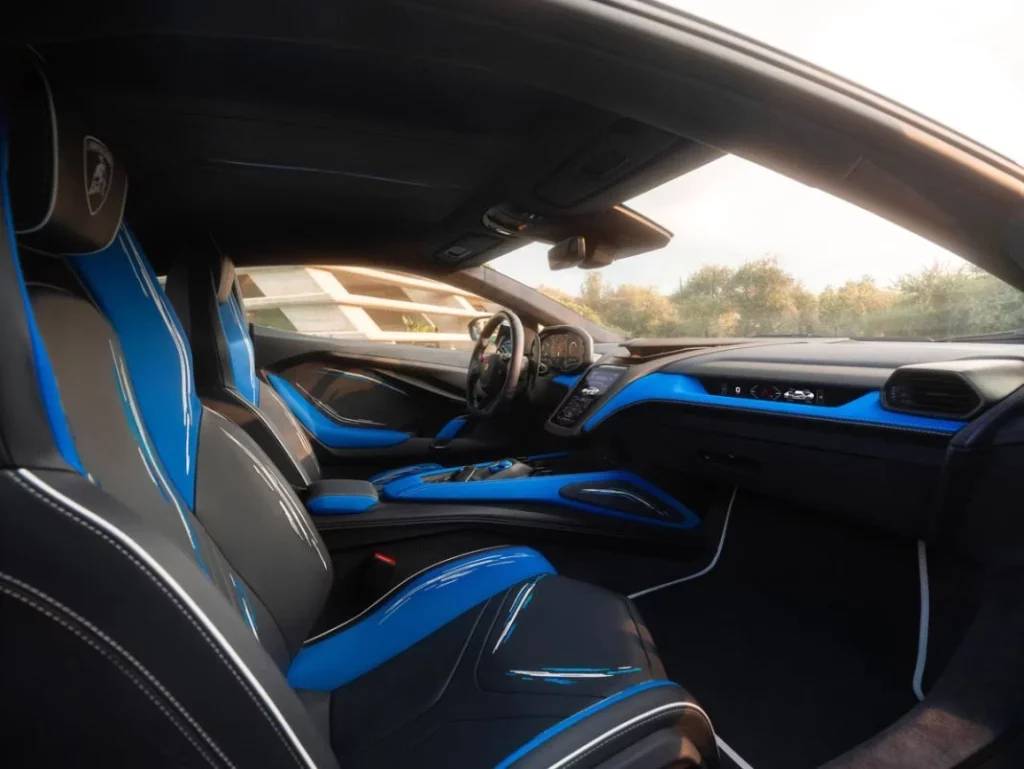 LAMBORGHINI REVUELTO OPERA UNICA 10 Motor16
