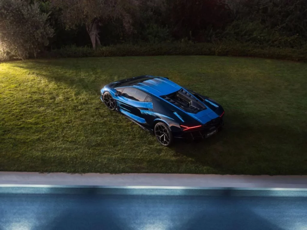 LAMBORGHINI REVUELTO OPERA UNICA 12 Motor16