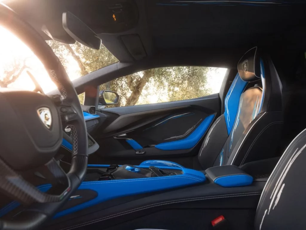LAMBORGHINI REVUELTO OPERA UNICA 13 Motor16