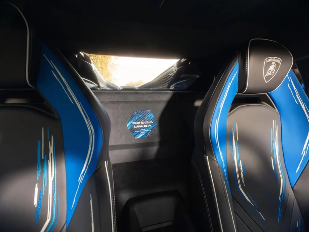LAMBORGHINI REVUELTO OPERA UNICA 17 Motor16