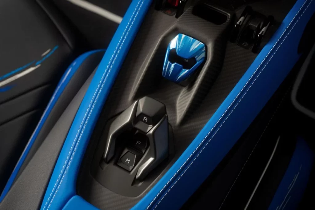 LAMBORGHINI REVUELTO OPERA UNICA 18 Motor16