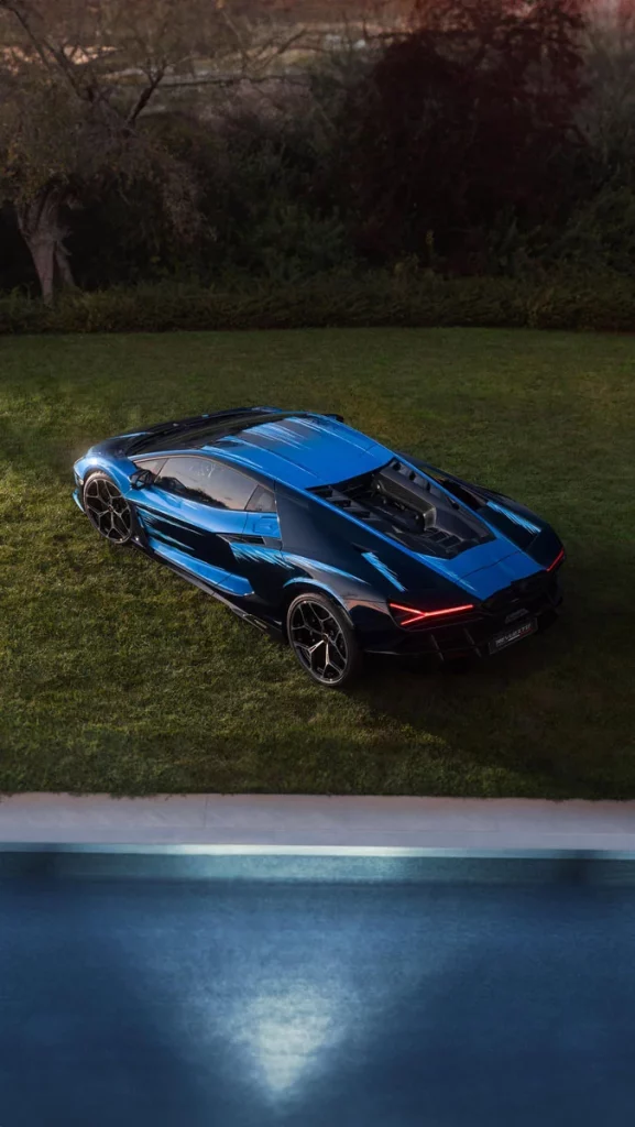LAMBORGHINI REVUELTO OPERA UNICA 2 Motor16
