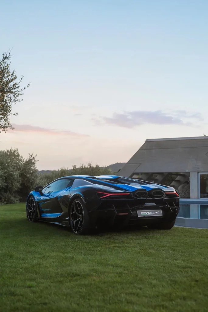 LAMBORGHINI REVUELTO OPERA UNICA 20 Motor16